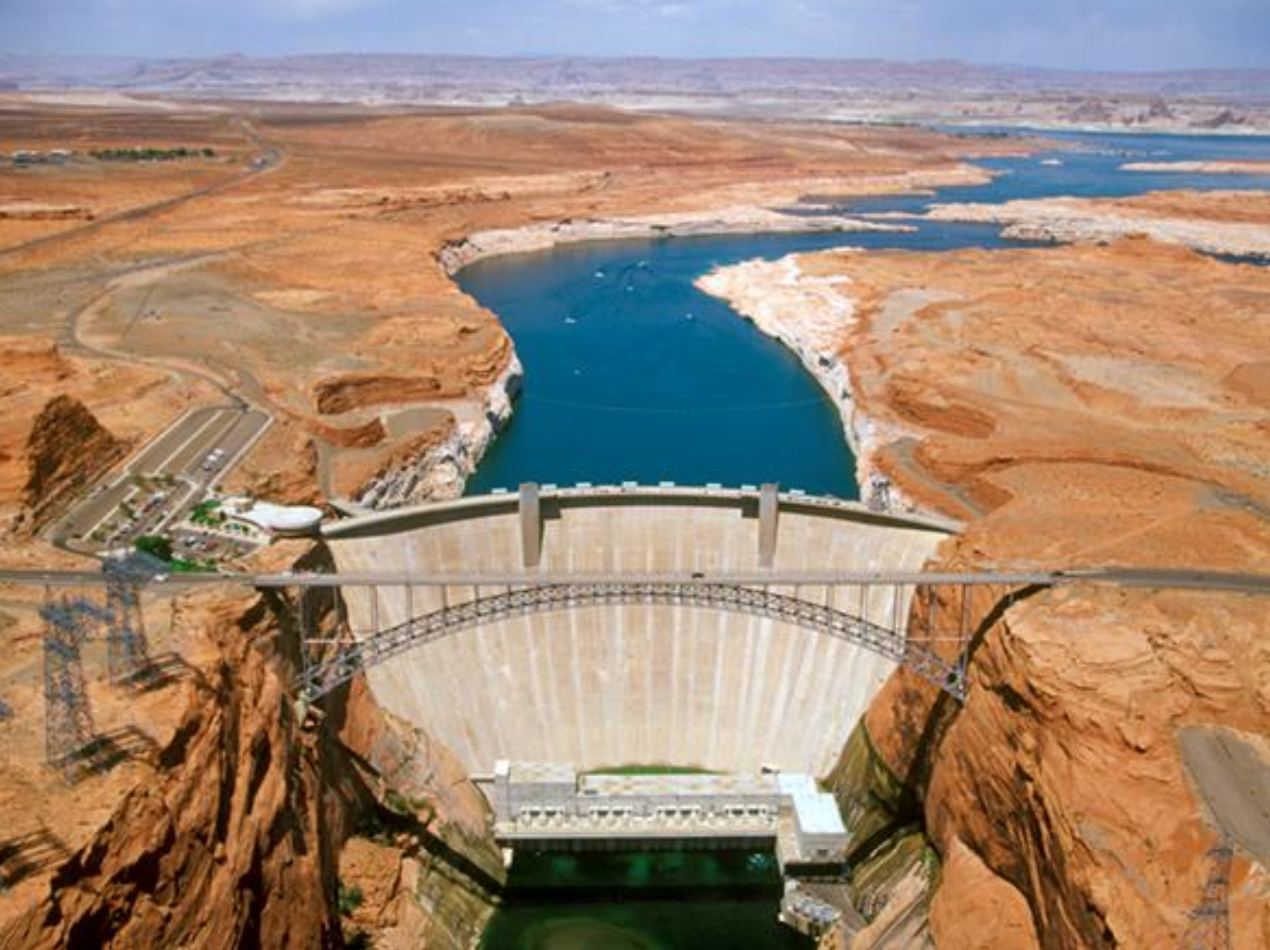 The Glen Canyon Dam holds back the Colorado River to form Lake Powell (USB, 2009)