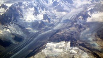 Large glaciers and glacier carved valleys
