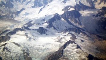 Large glaciers in the Coast Range mountains