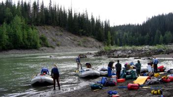 Unloading the boats 